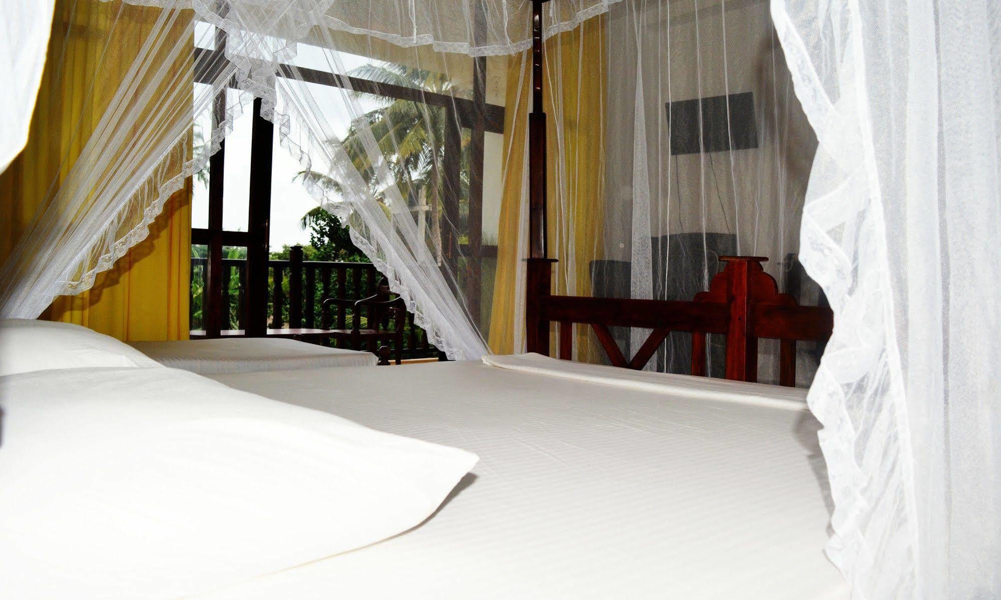 Hotel Vacanza Mirissa Exterior photo