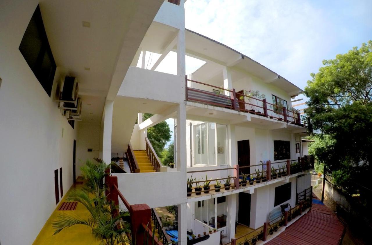 Hotel Vacanza Mirissa Exterior photo